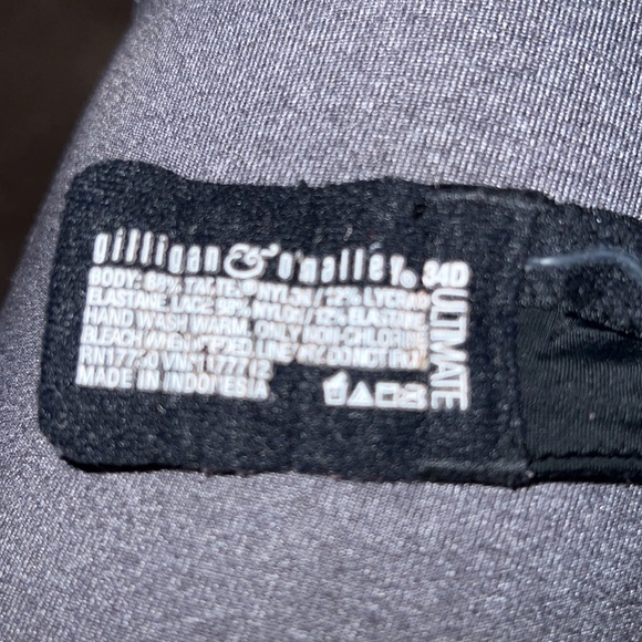 Lot of two strapless bras. - Picture 7 of 8